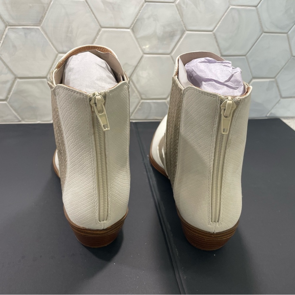 Yellow Box Woman’s WILLIS Western Chelsea Boots Size 7.5 Ivory & Gold Brand New - Picture 4 of 14